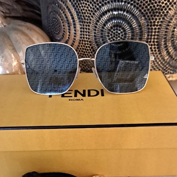 NWOT Fendi Gold and Blue Sunglasses display picture 1
